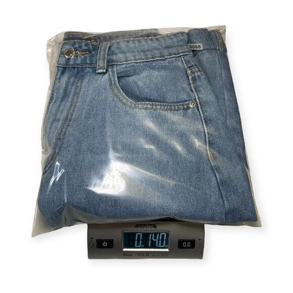 PrettyLittleThing Women’s US 4 Light Blue Wash High Waist Bermuda Denim Shorts - Picture 6 of 6